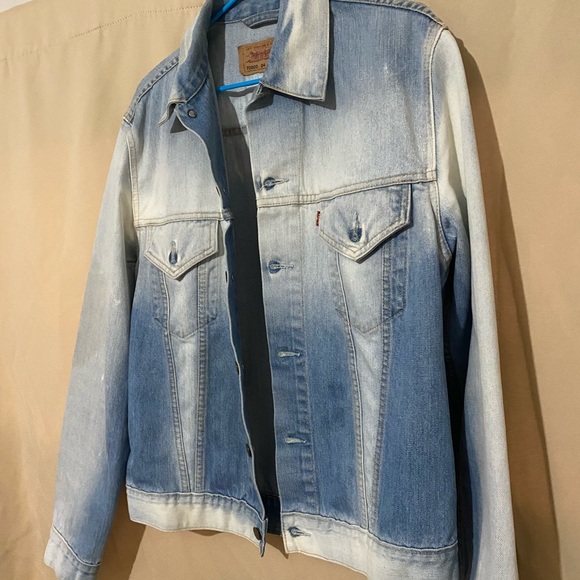 One of a kind Levi’s jean jacket - Picture 2 of 6